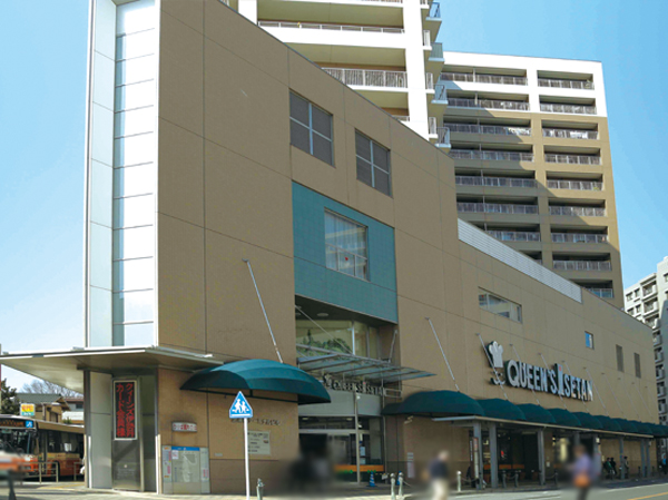 Surrounding environment. Queens Isetan Kitaurawa store (4-minute walk / About 260m)