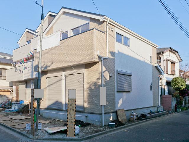 Local appearance photo. Building 3