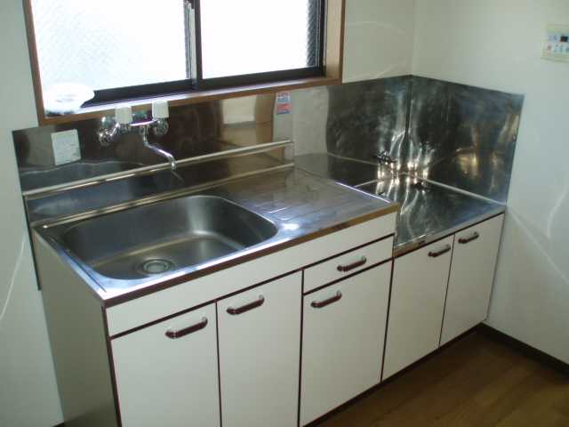 Kitchen. ☆ There is a window in the kitchen is bright kitchen ☆