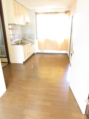 Living and room. Dining dining space can also be ensured