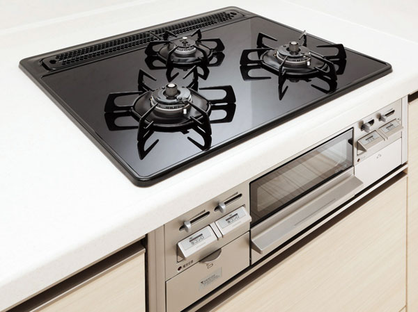 Kitchen.  [Two short beeps and a stove] Economical energy conservation, Also easy to clean with a glass top. Also because "anhydrous both sides grilled", Grilled fish also finish easy delicious.