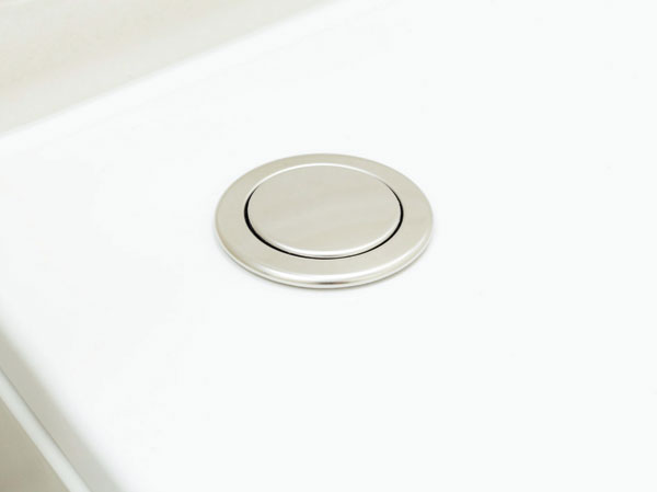 Bathing-wash room.  [Pop-up drain plug] Only possible drainage one push of a button. It does not take the visitors to the bottom time, Happy to clean.