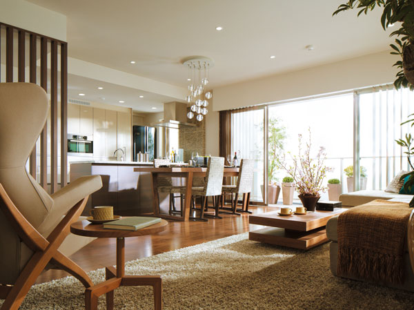 Living.  [living ・ Dining (W-95I type)] Overlooking the Urawa Tokiwa, Surrender to the space of high quality. In the indoor space with a calm of stylish dark, Osim love your precious family time entrusted himself to the leisurely sofa. Through the window spread wide is, Quiet Urawa Tokiwa moist air and soft sunshine pours heart rich everyday of, Go spun.