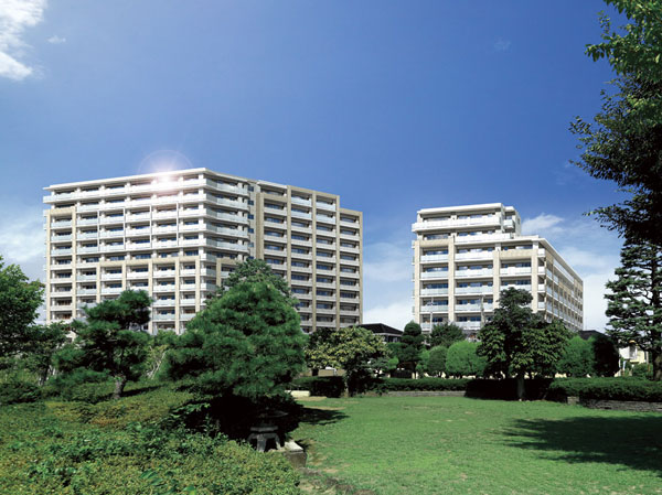 Shared facilities.  [Gentle style, Relaxed appearance] In the historic mansion district "Tokiwa" address of the Urawa District, Together the two site about 12000 sq m those vast positive form this project got the grounds of the. Independence of the height in contact with the north, south, east and west of the site to the streets, As it is a good view ・ Daylighting ・ It means breathability. (Exterior view of desire than forest park of prefectural assembly)