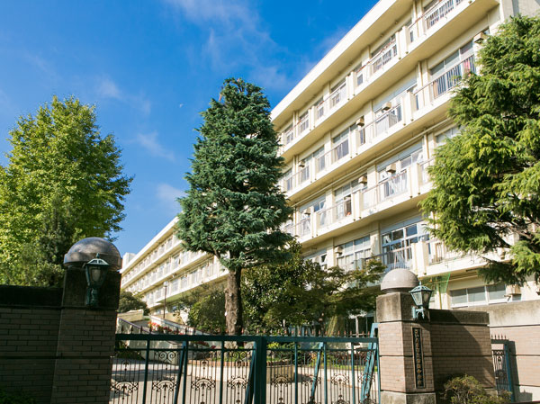 Surrounding environment. Municipal Tokiwa Junior High School (about 1650m, Walk 21 minutes / West Residence, About 1640m, Walk 21 minutes / East Residence)