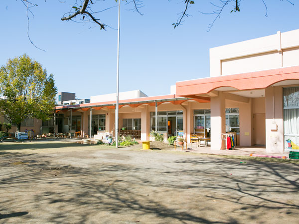 Surrounding environment. Saitama University Kindergarten (about 90m, 2-minute walk / West Residence, About 80m, 1-minute walk / East Residence)