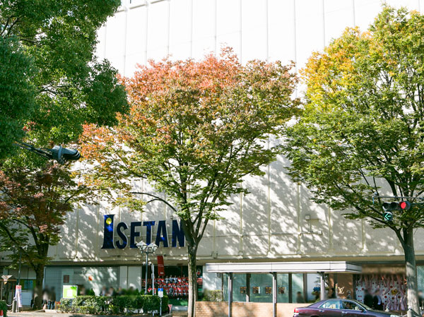 Surrounding environment. Urawa Isetan (about 1760m, Walk 22 minutes / West Residence, About 1780m, Walk 23 minutes / East Residence)