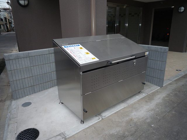 Other common areas. On-site waste yard equipped