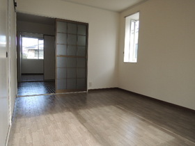 Living and room. 2 face lighting for the corner room