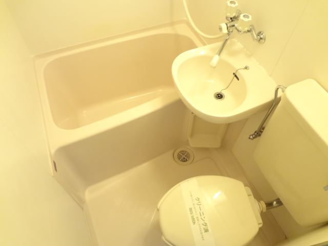 Bath. Is clean is effortless unit bus. 