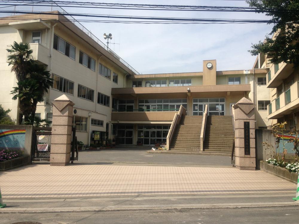 Primary school. 380m to Daito elementary school