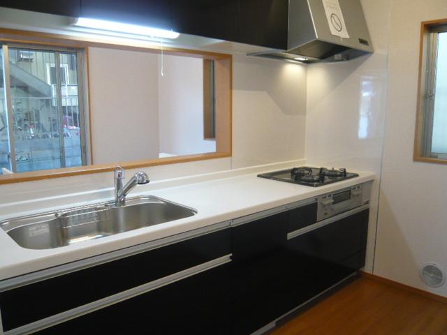 Kitchen. ■ 1 Building _ face-to-face kitchen!
