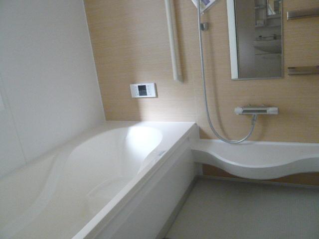 Bathroom. ■ Spacious 1 tsubo size unit bus