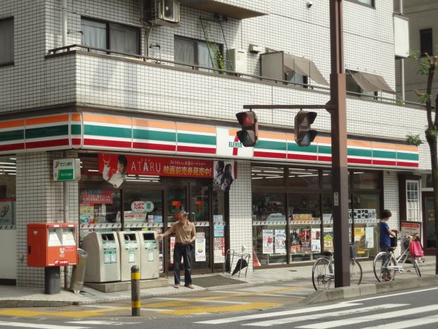 Convenience store. Seven-Eleven (convenience store) up to 100m