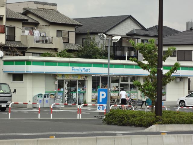 Convenience store. 680m to Family Mart (convenience store)