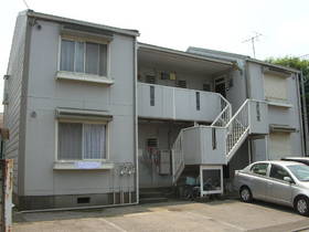 Building appearance. There is on-site parking.