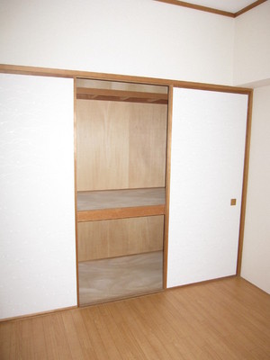 Other Equipment. There is between the storage 1 minute! 