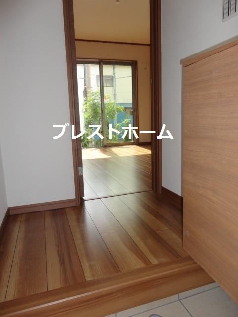 Entrance. B Building