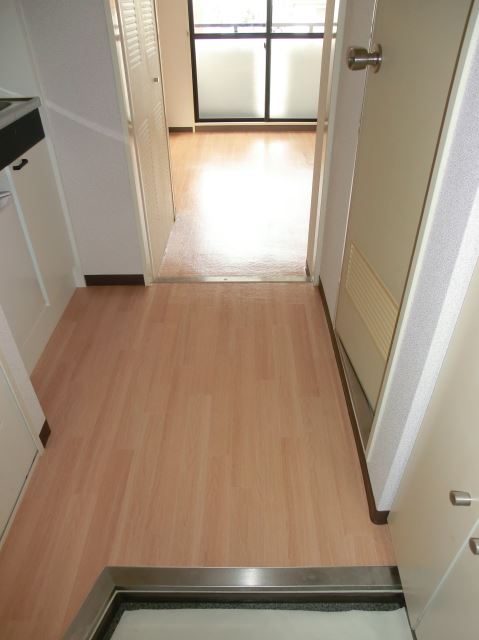 Entrance. 604, Room of photo combination