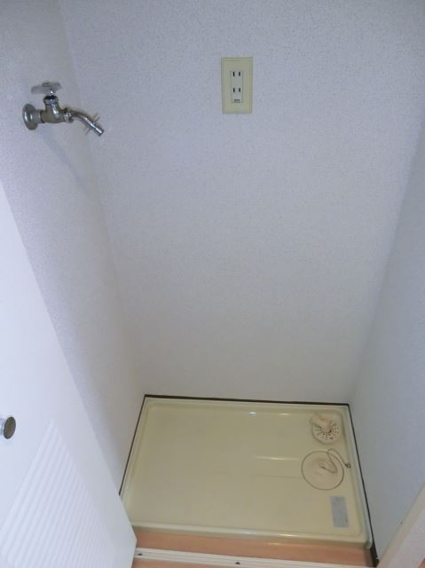 Other room space. 604, Room of photo combination