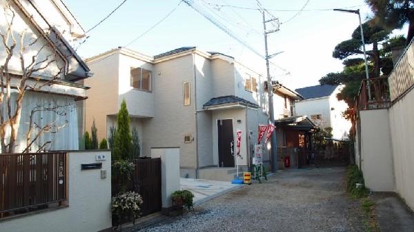 Local appearance photo. As the car is less a quiet residential area. Is an environment of safety for children.