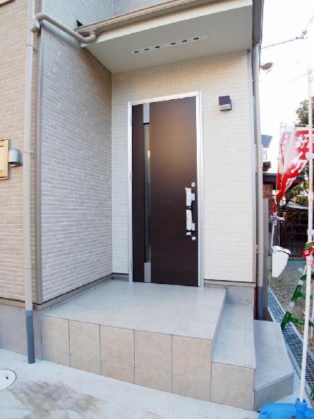 Local appearance photo. Entrance of simple design. Entrance porch is happy.