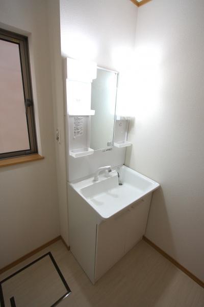 Wash basin, toilet
