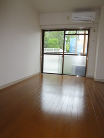 Living and room. Western-style 6 Pledge