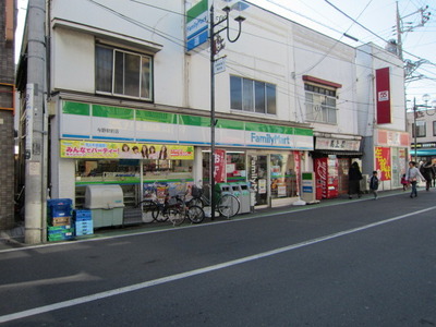 Convenience store. 500m to Family Mart (convenience store)
