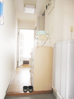 Entrance. Entrance looks like a microwave oven ・ Also with cupboard ☆