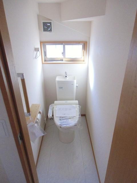 Toilet. Indoor (November 8, 2013) Shooting