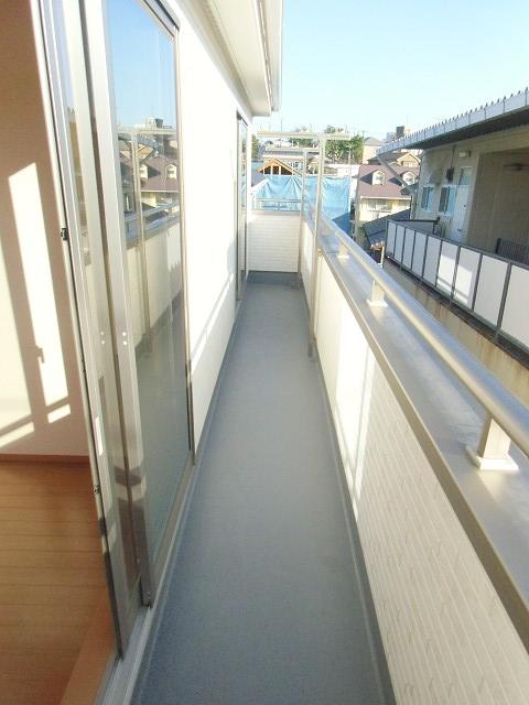 Balcony. Local (indoor (November 8, 2013) Shooting