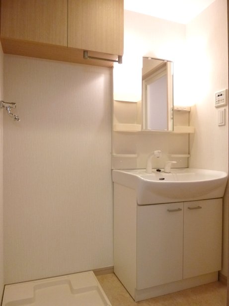 Washroom. A strong ally in the busy morning ・  ・  ・ Convenient shower Dresser