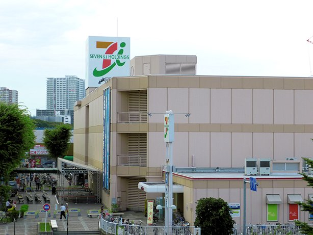 Supermarket. Ito-Yokado 800m until the new downtown store (Super)