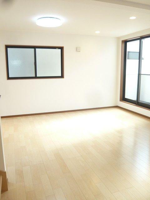 Living. Large and bright living room. It is with hot water floor heating.