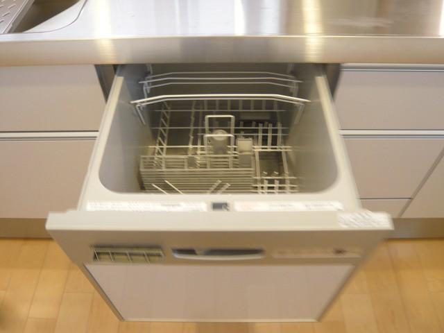 Kitchen. With dishwasher kitchen.
