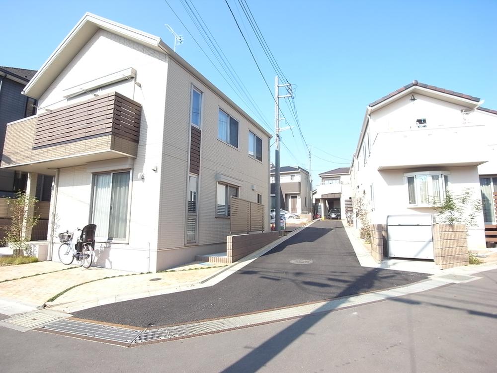 Sale already cityscape photo. Is a city skyline from the south side of the road. The left hand of the central compartment of is the target area up a gentle slope. 