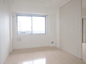 Living and room. 5 Pledge of Western-style