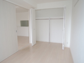 Living and room. 5 Pledge of Western-style