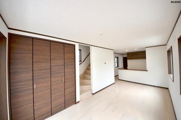 Same specifications photos (living)