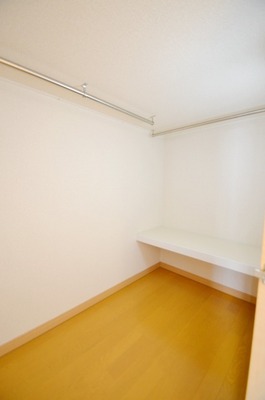 Receipt. High bed & closet