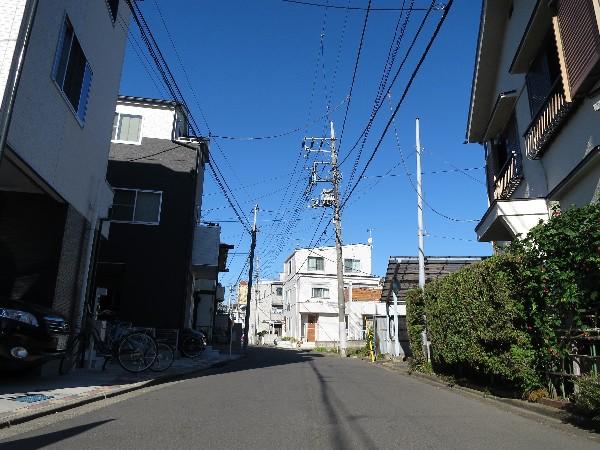 Local land photo. It is also happy to and out of the car at the front road 5.45m