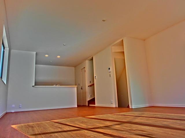 Same specifications photos (living)