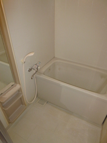 Bath. Reheating possible in the bathroom