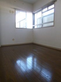 Living and room. 6 Pledge of Western-style