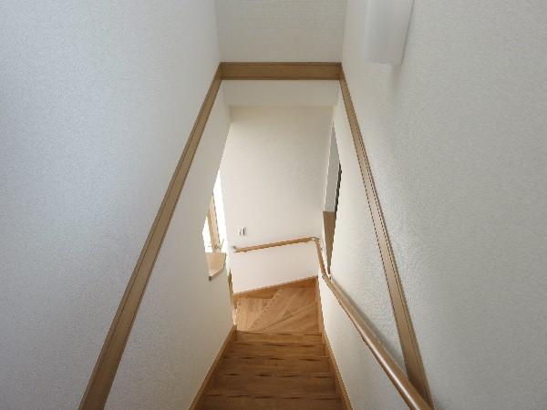 Other introspection. Stylish stairs to feel the warmth of the wood