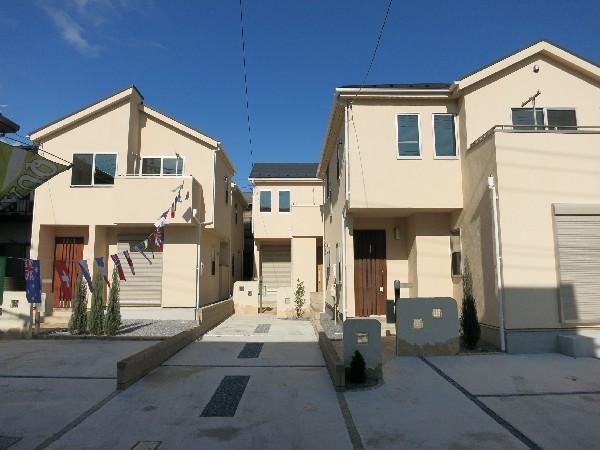 Local appearance photo. Building completed! Birth in a quiet residential area.
