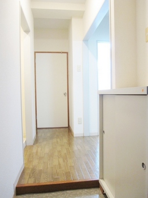 Entrance. Entrance looks like ☆ 