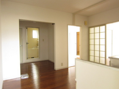 Living and room. 6 Pledge dining