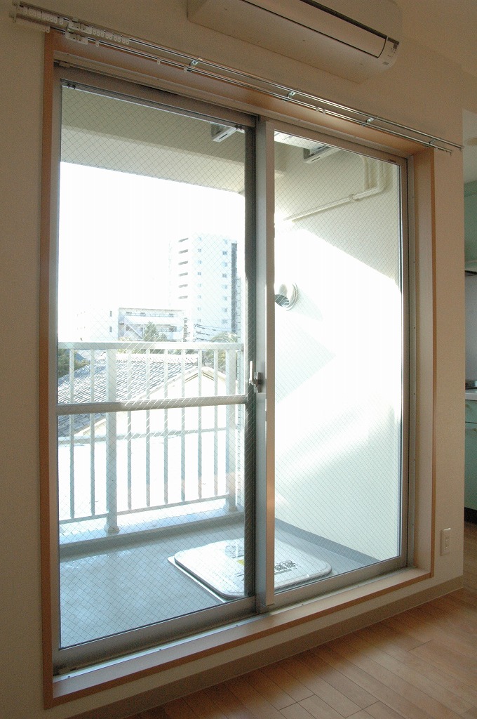 Balcony. Height-adjustable clothes